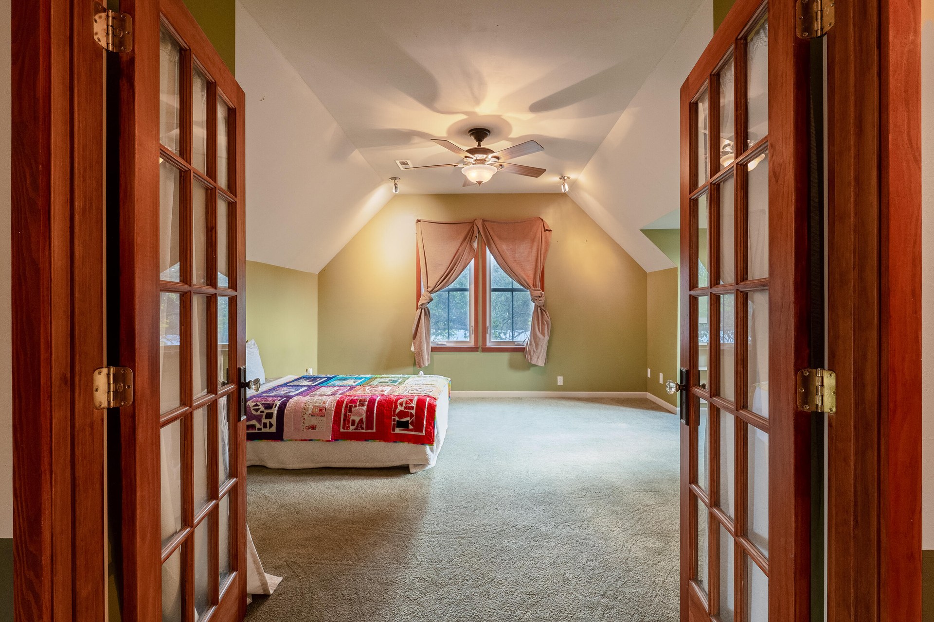 
                        Property photograph at
                        903 W KING ST
                      