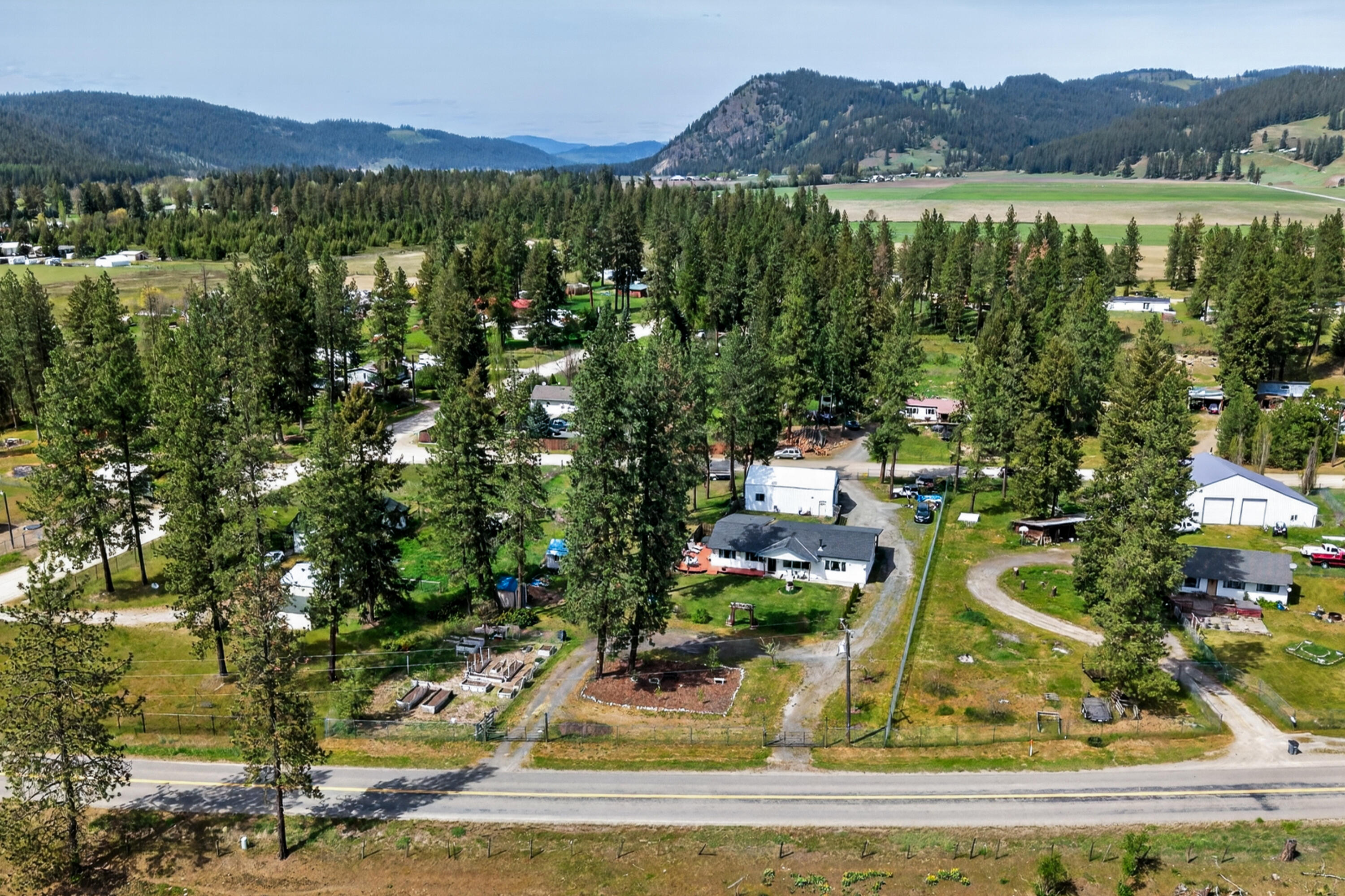 
                        Property photograph at
                        762 JOSEPH JESSICA RD
                      