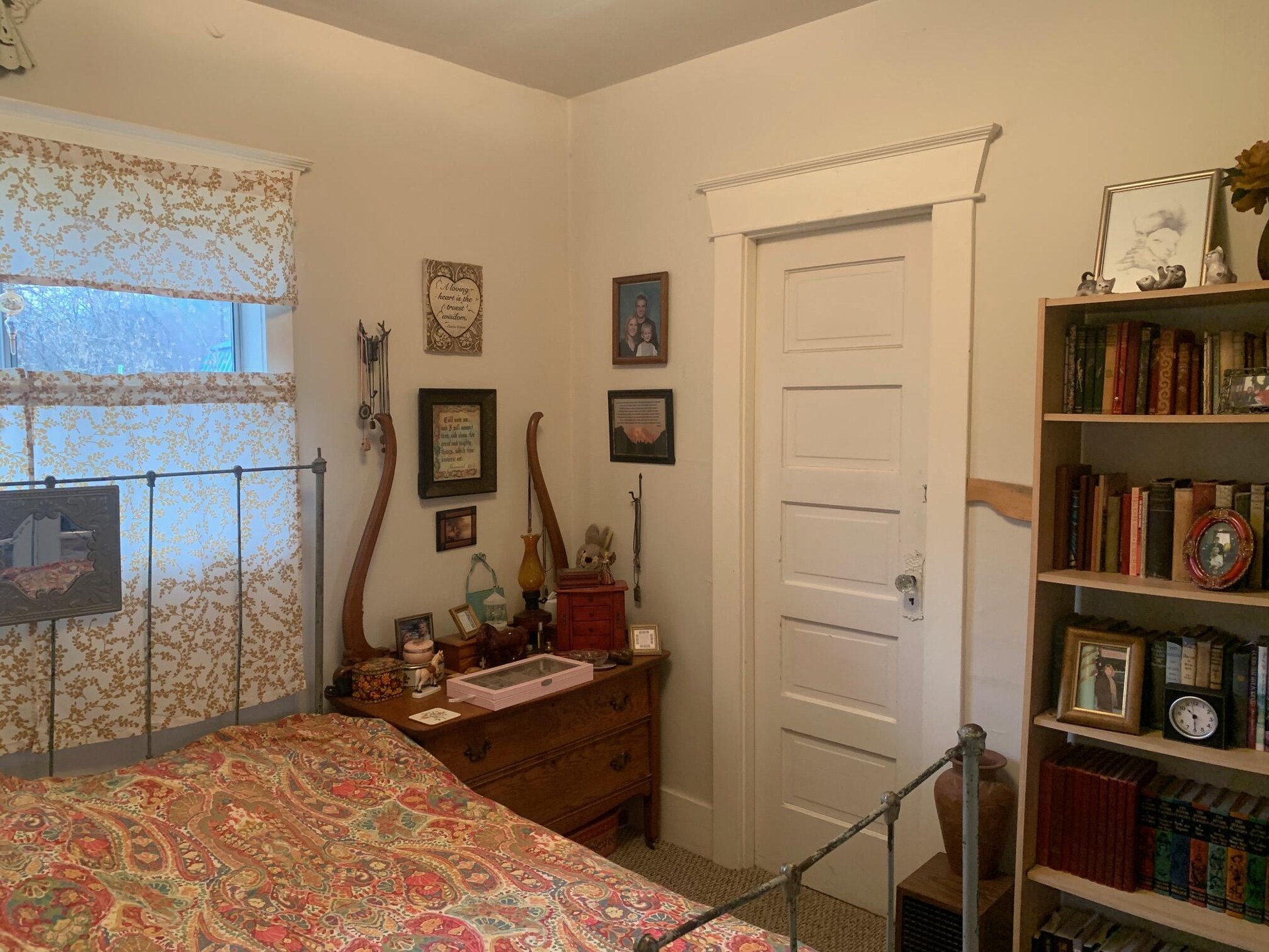 
                        Property photograph at
                        723 SUMMIT AVE
                      