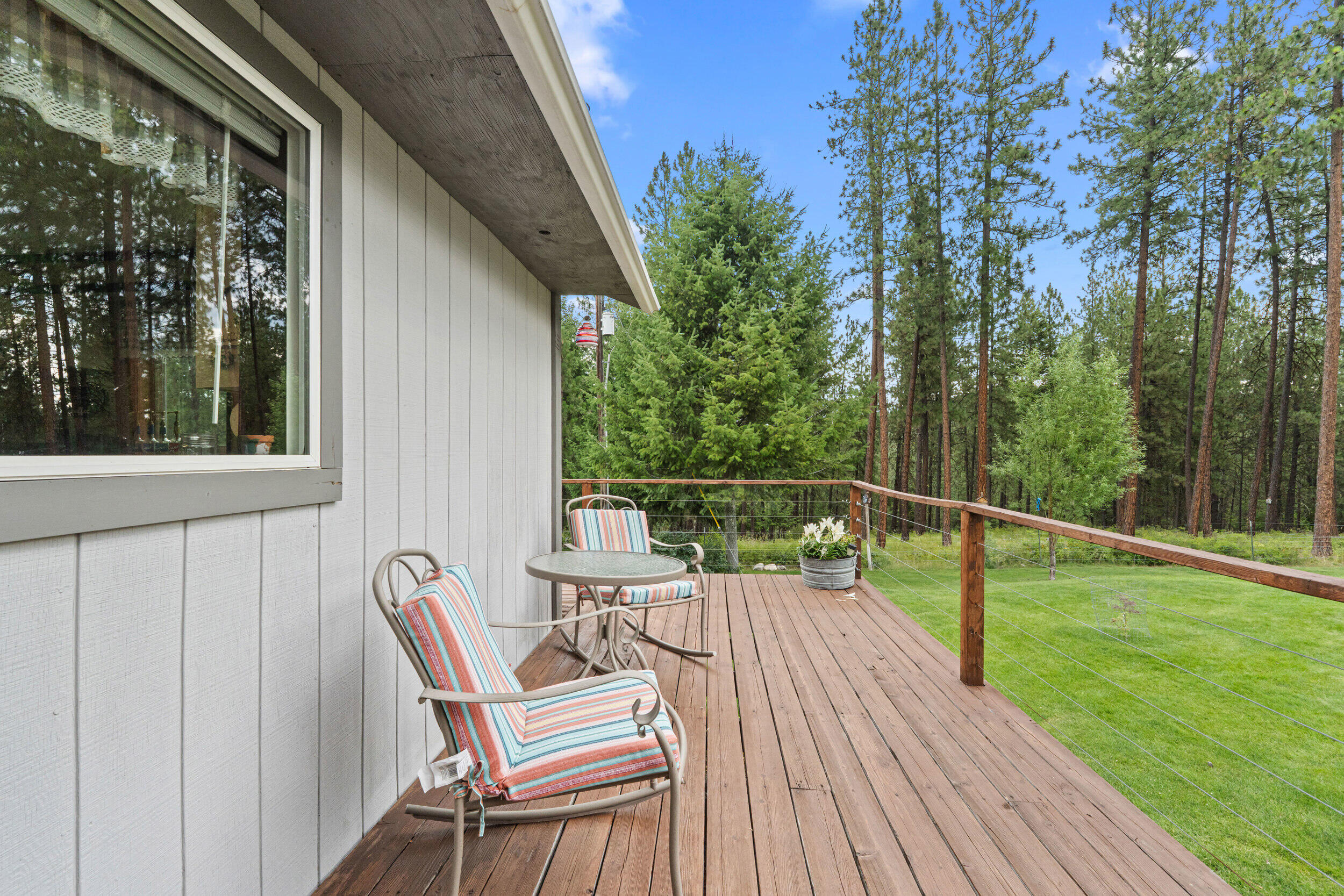 
                        Property photograph at
                        762 MAHONEY RD
                      