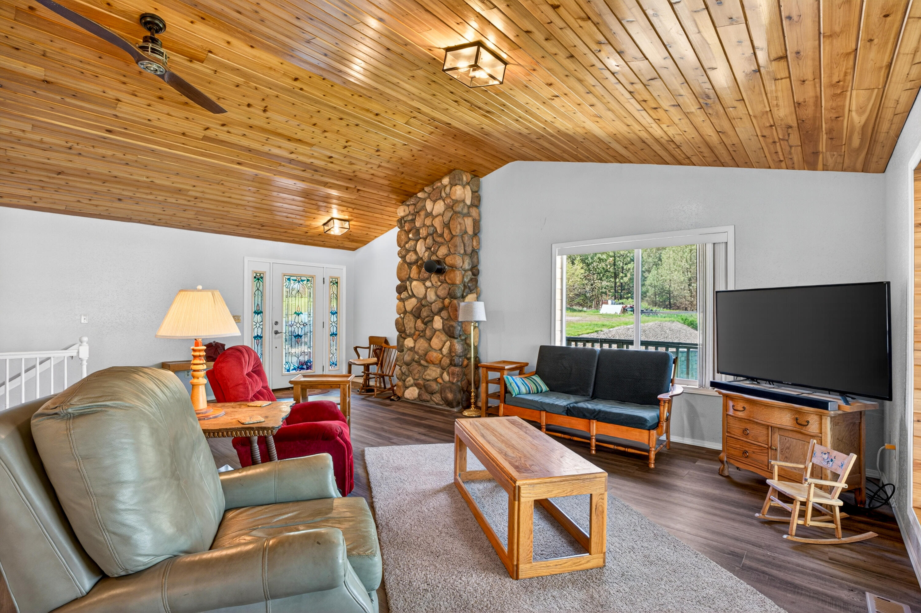 
                        Property photograph at
                        927 MISSION LAKE RD
                      