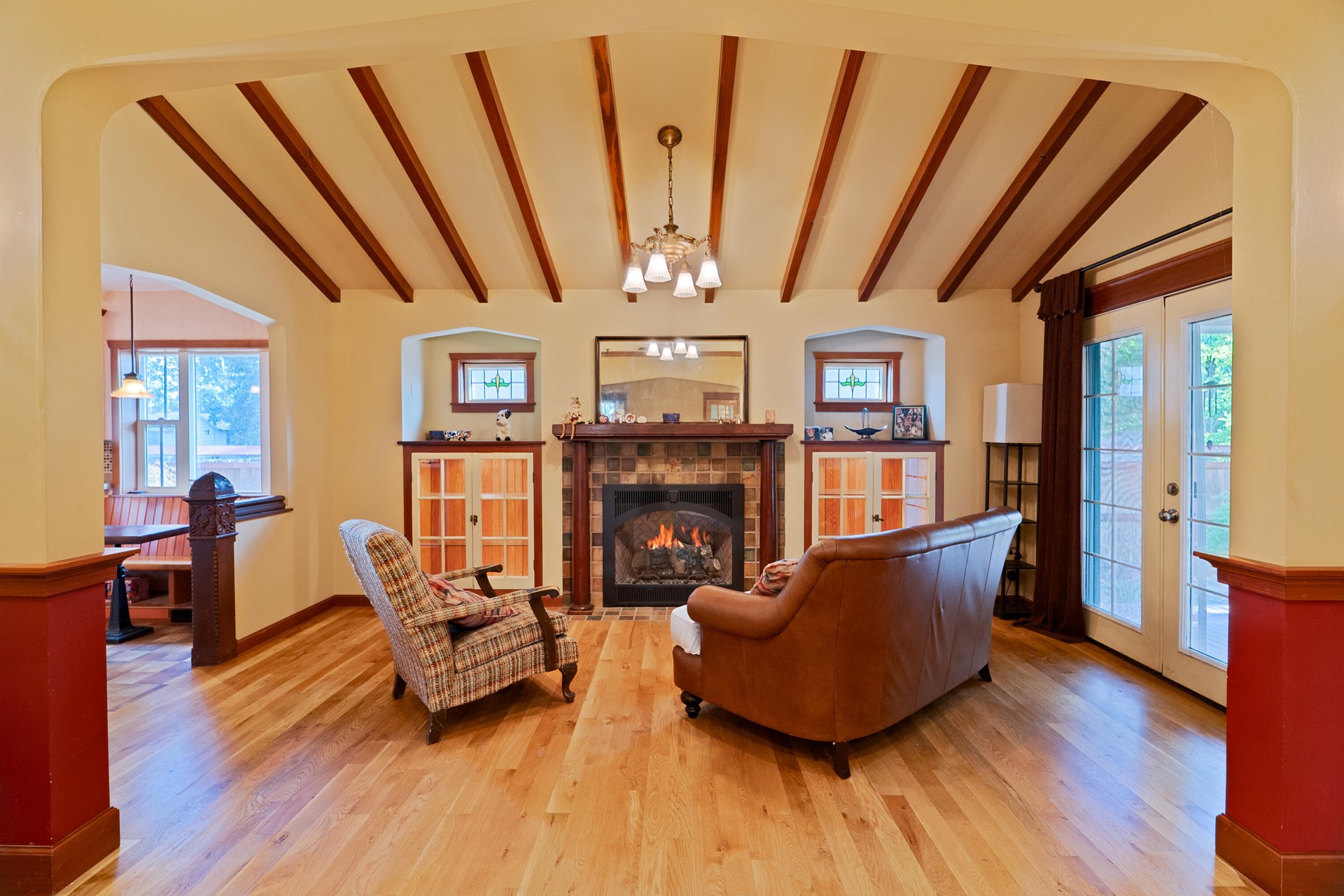 
                        Property photograph at
                        903 W KING ST
                      
