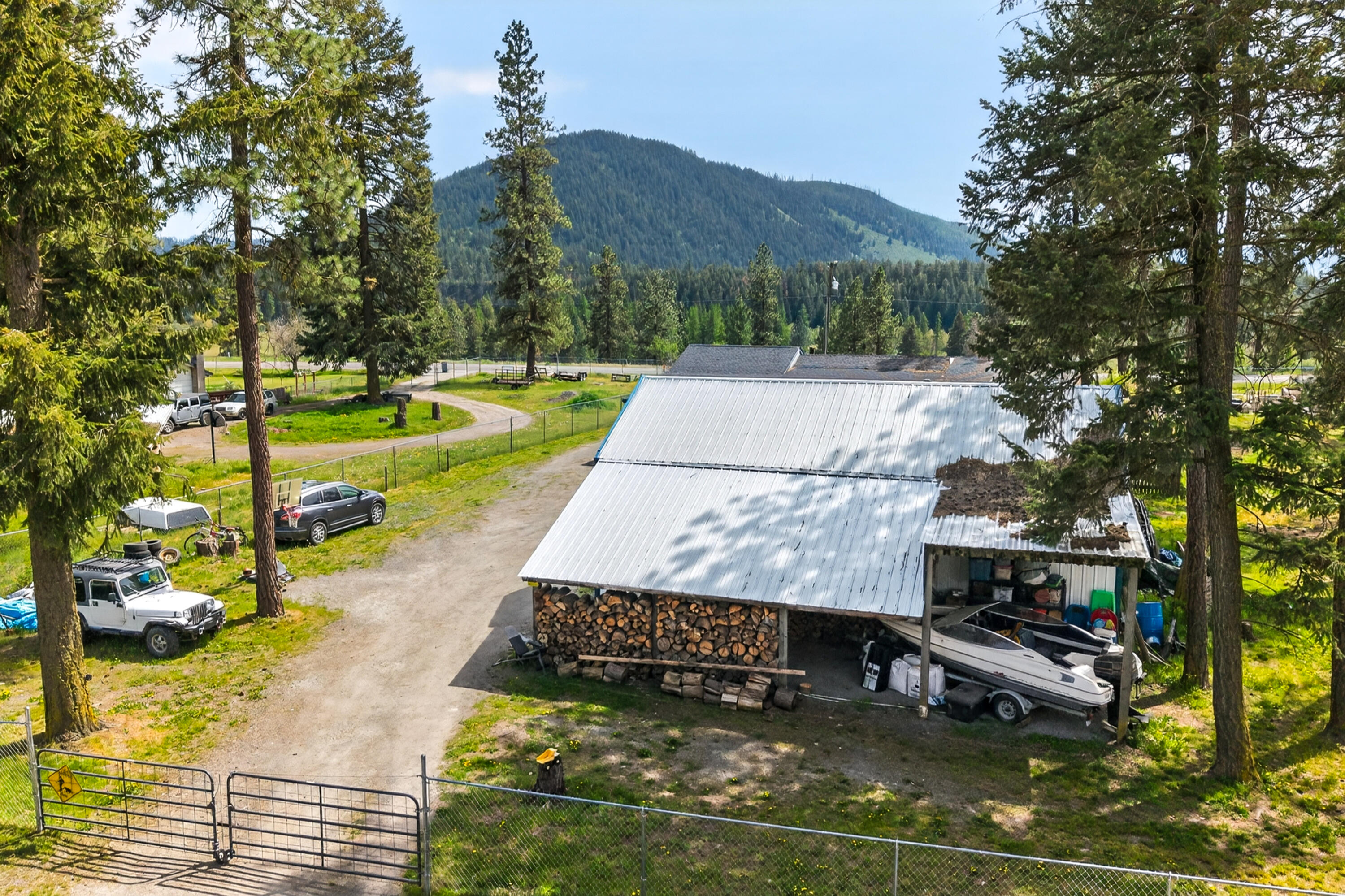 
                        Property photograph at
                        762 JOSEPH JESSICA RD
                      