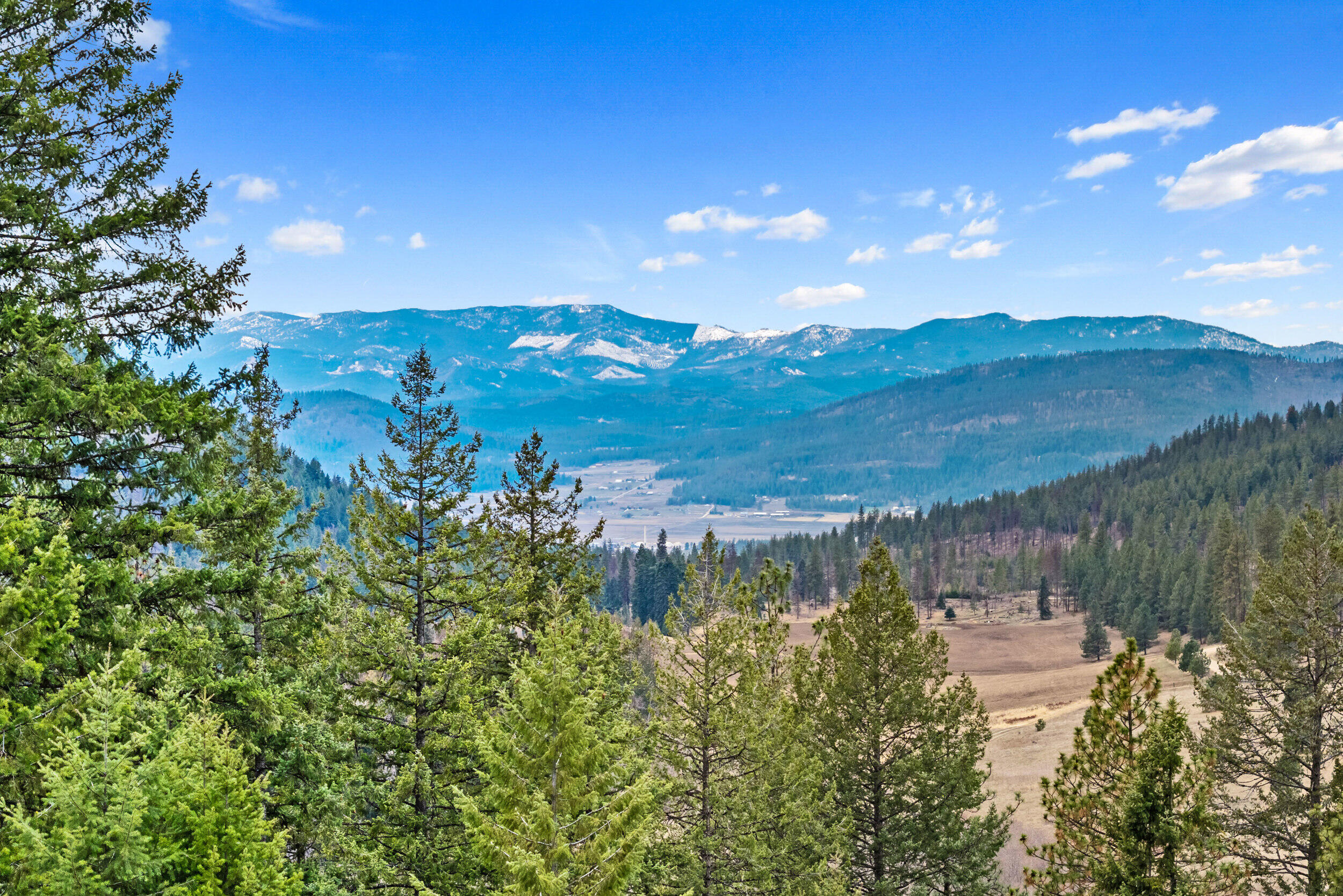 
                        Property photograph at
                        2852 HORSESHOE LAKE RD
                      