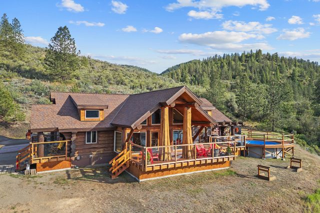
            Exterior of
            33905 WINTERWOOD LN E
          