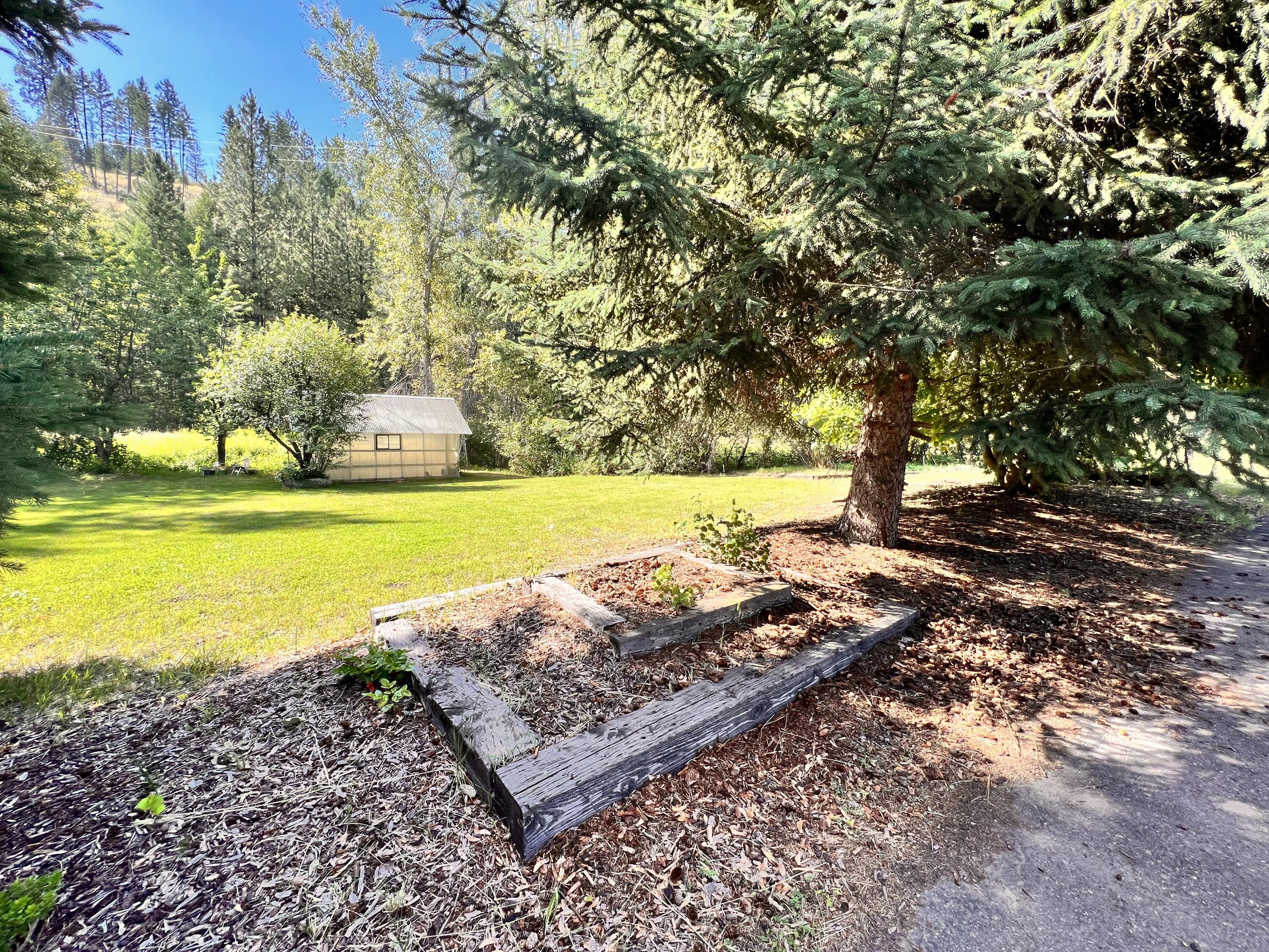 
                        Property photograph at
                        17320 HIGHWAY 21 N
                      