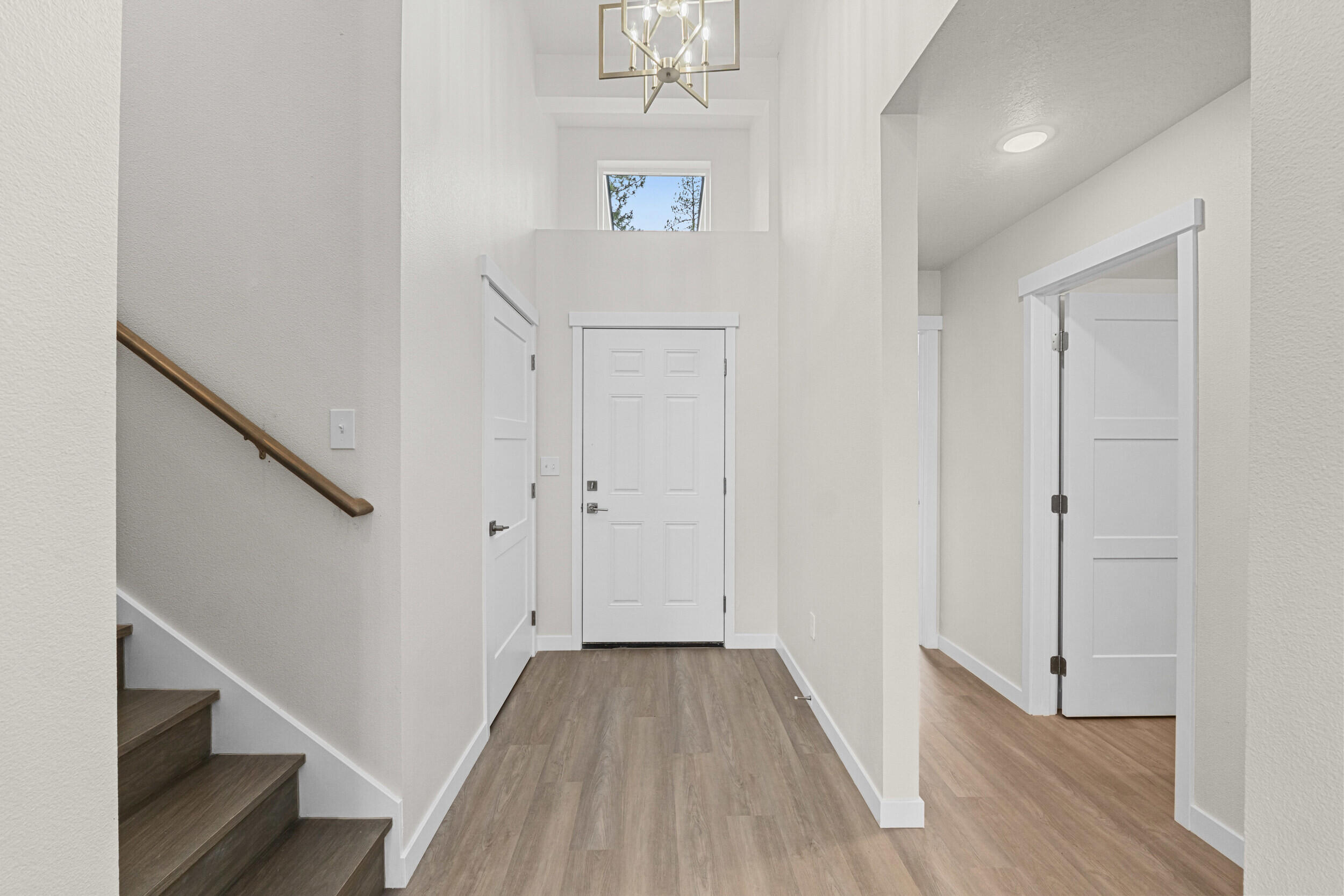 
                        Property photograph at
                        2528 CANYON CREST WAY
                      