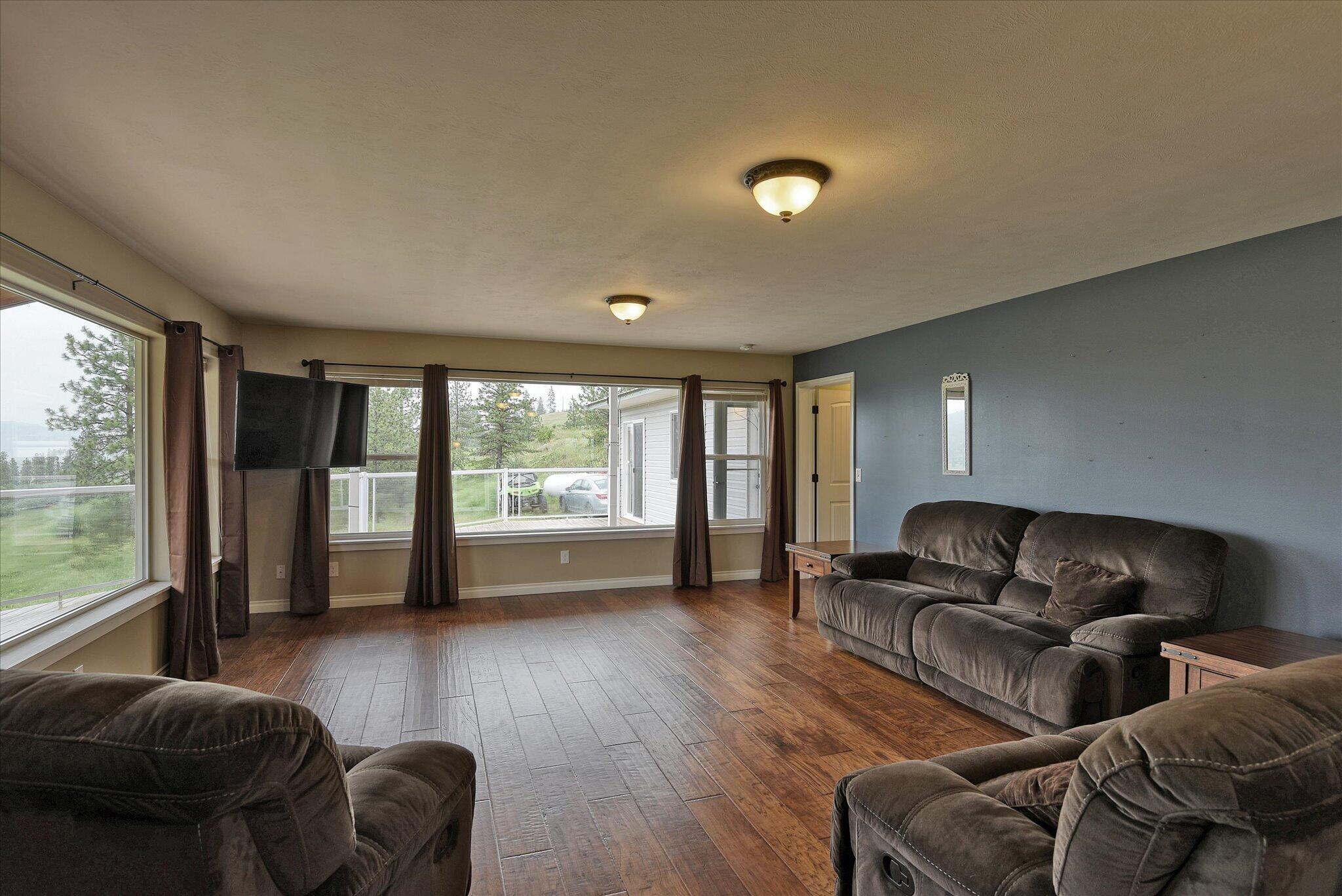 
                        Property photograph at
                        419 US-395 S
                      