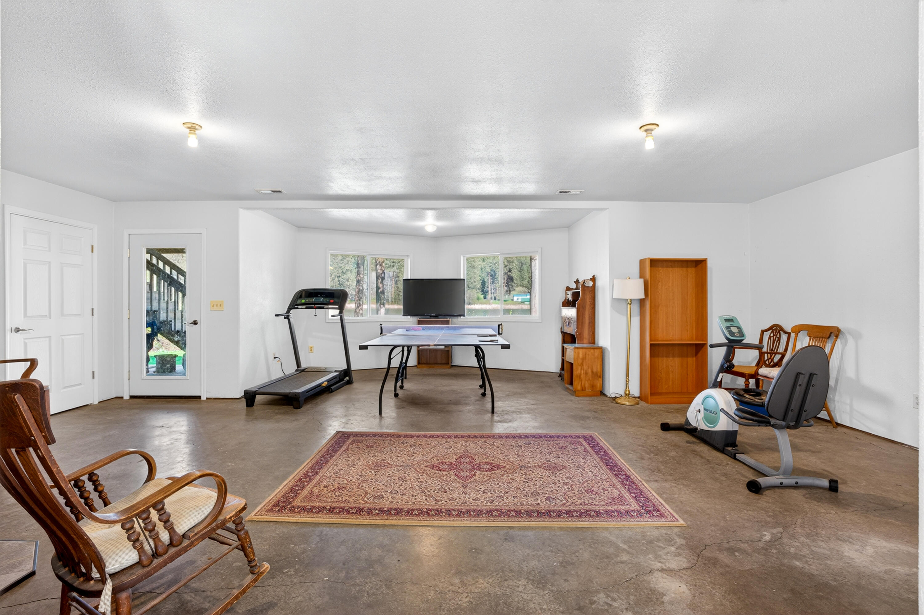 
                        Property photograph at
                        927 MISSION LAKE RD
                      