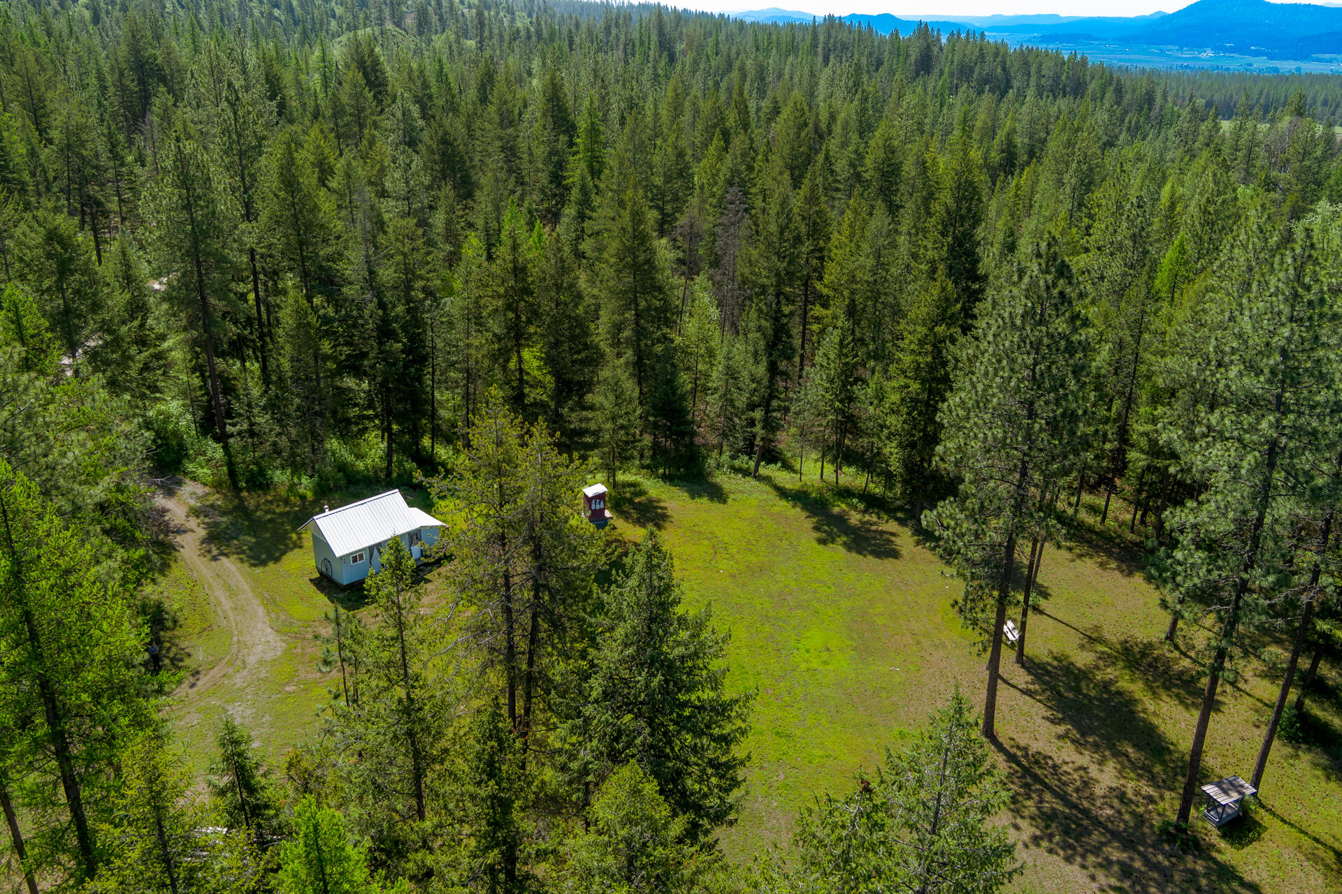 
                        Property photograph at
                        2559 UNITED COPPER MINE RD
                      