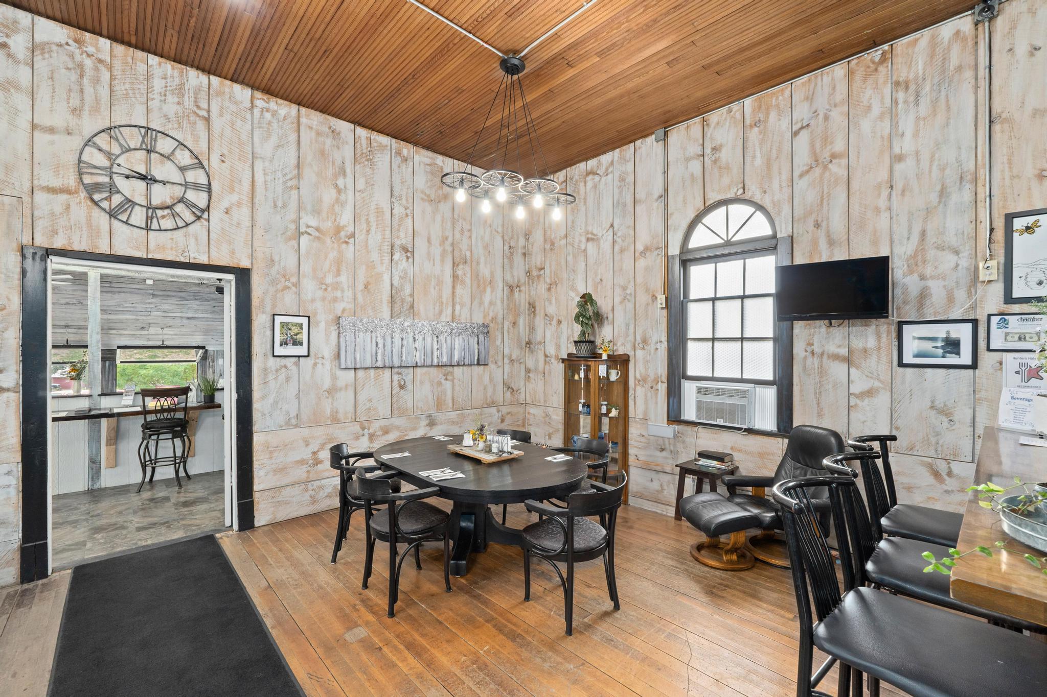 
                        Property photograph at
                        4952 HIGHWAY 25 S
                      