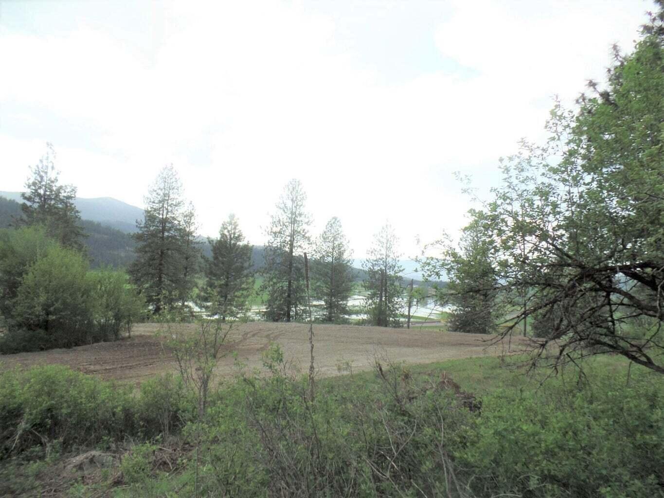 
                        Property photograph at
                        2XX HWY 395 N
                      