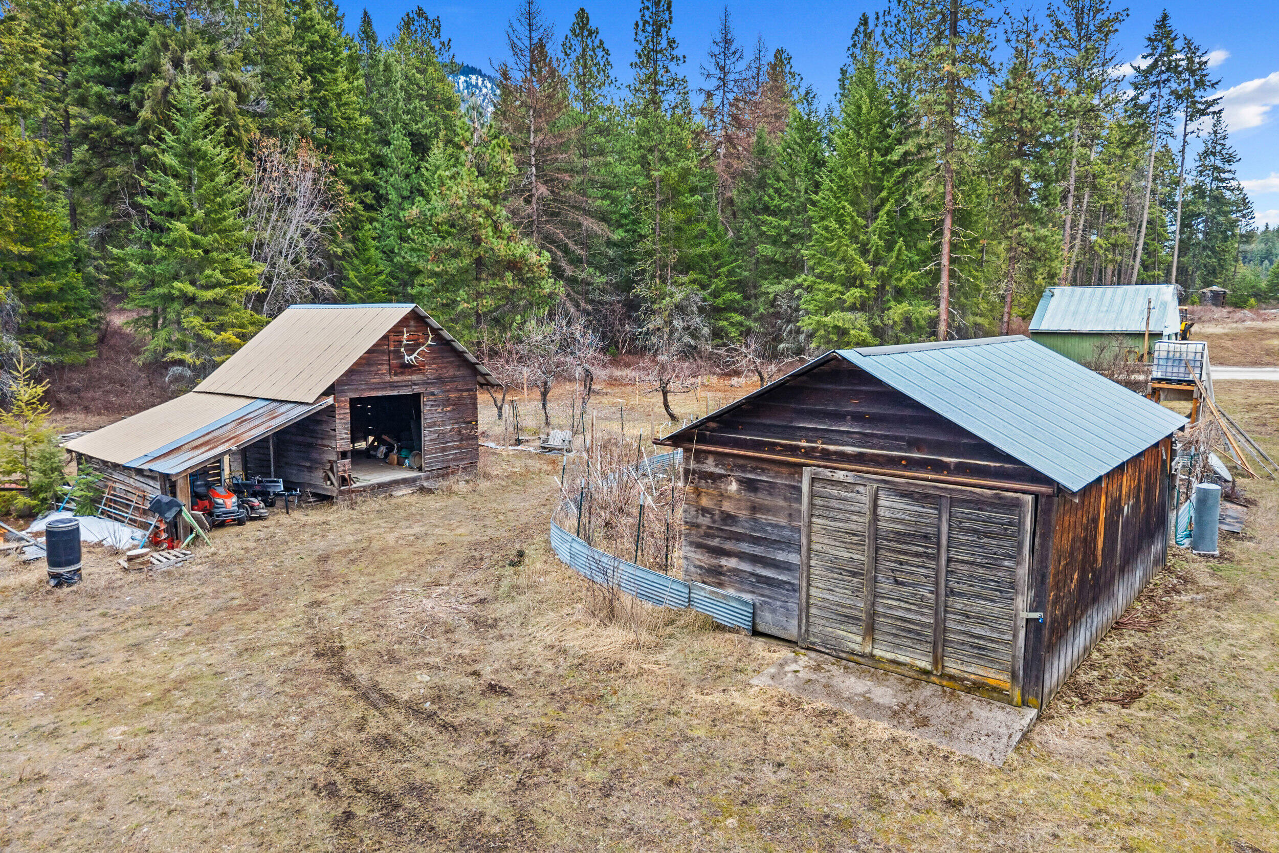 
                        Property photograph at
                        2852 HORSESHOE LAKE RD
                      
