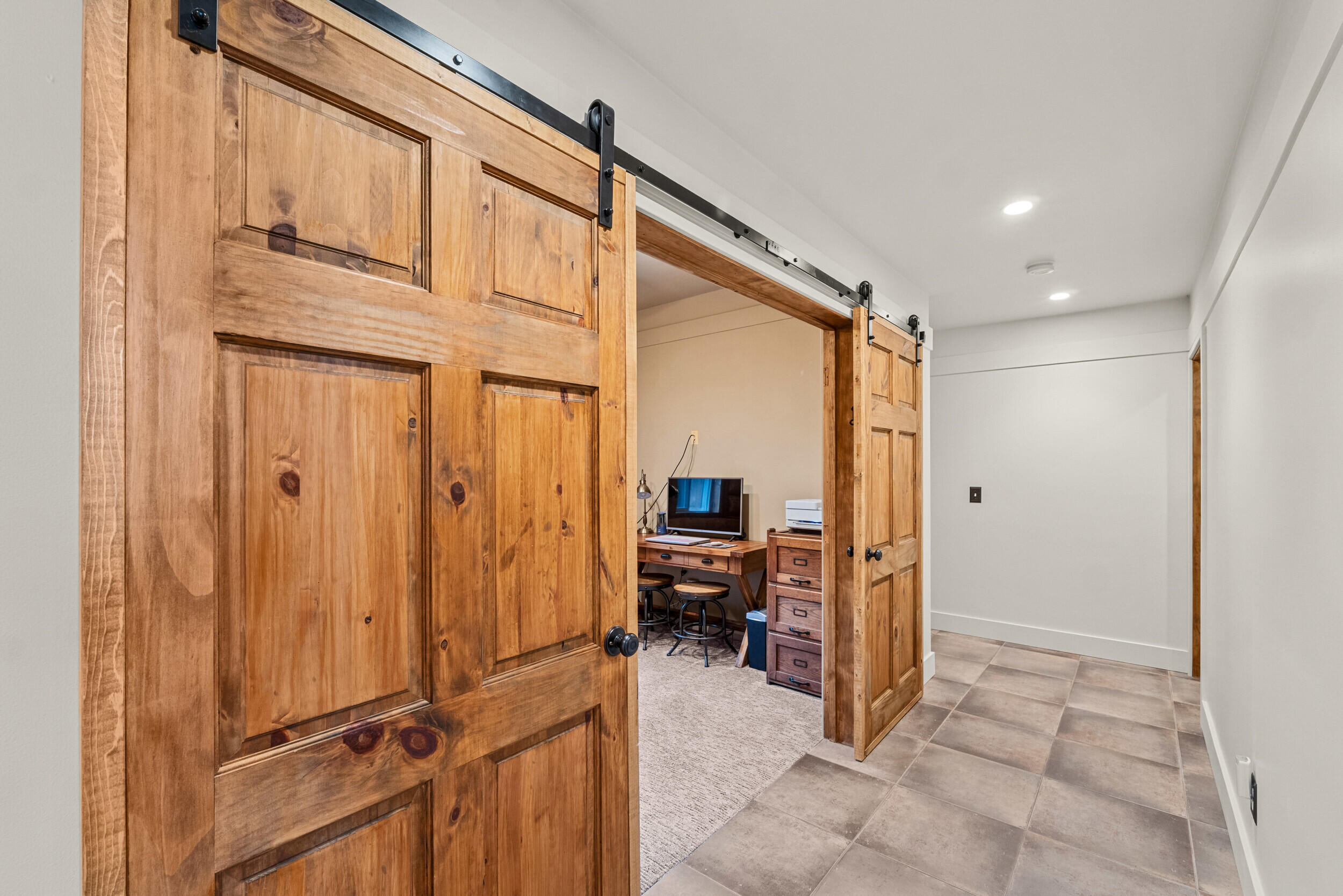 
                        Property photograph at
                        33905 WINTERWOOD LN E
                      