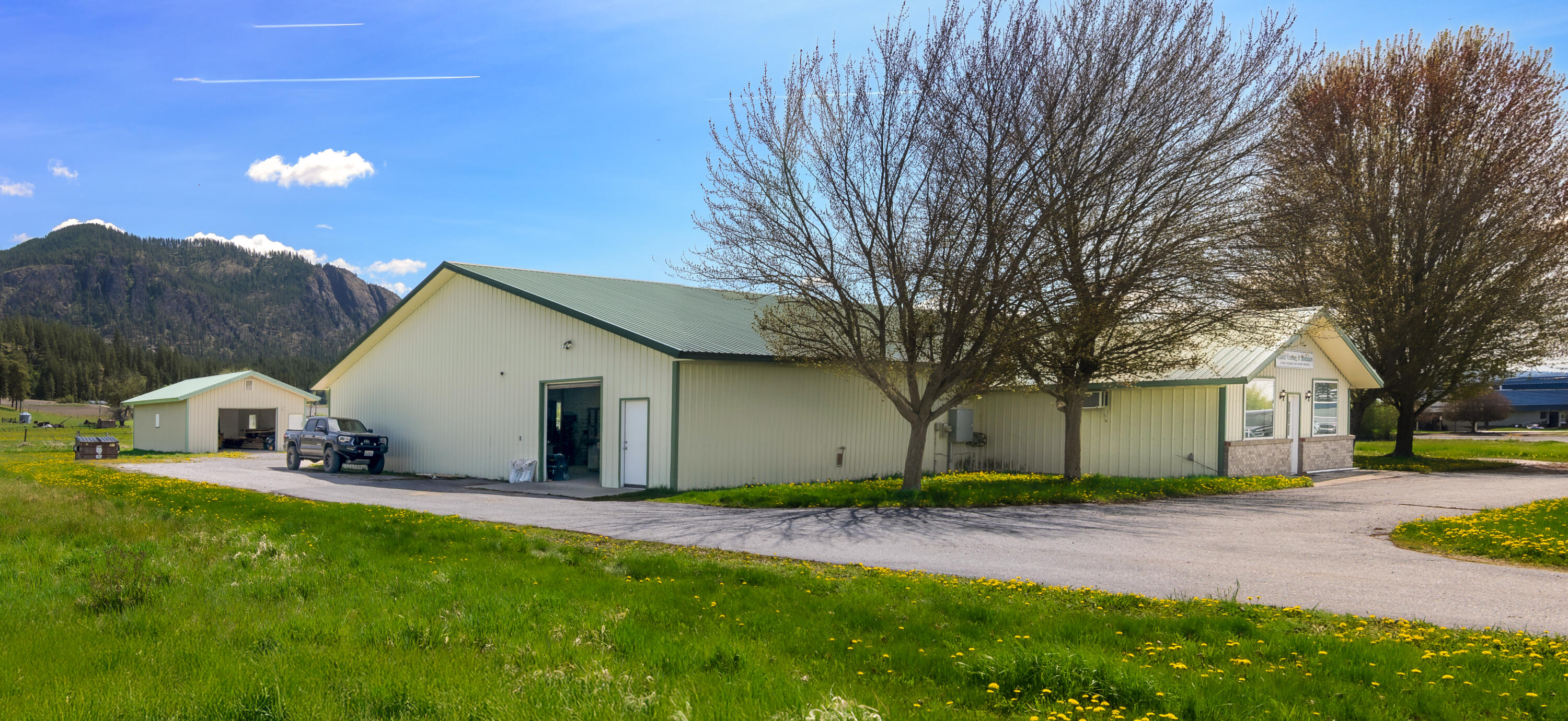 
                        Property photograph at
                        634 N 7TH ST E
                      