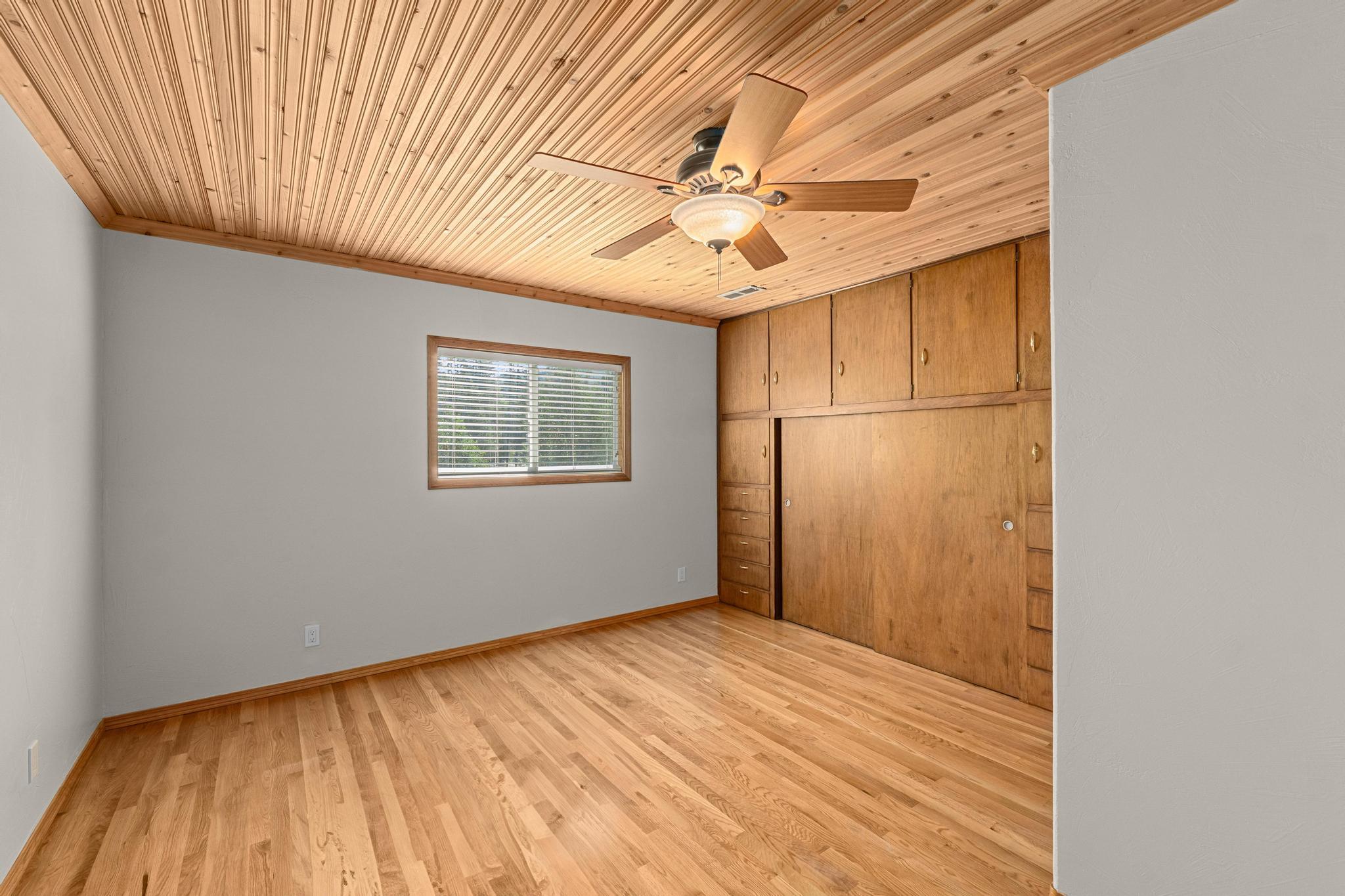 
                        Property photograph at
                        1381 LITTLE TWIN LAKES RD
                      