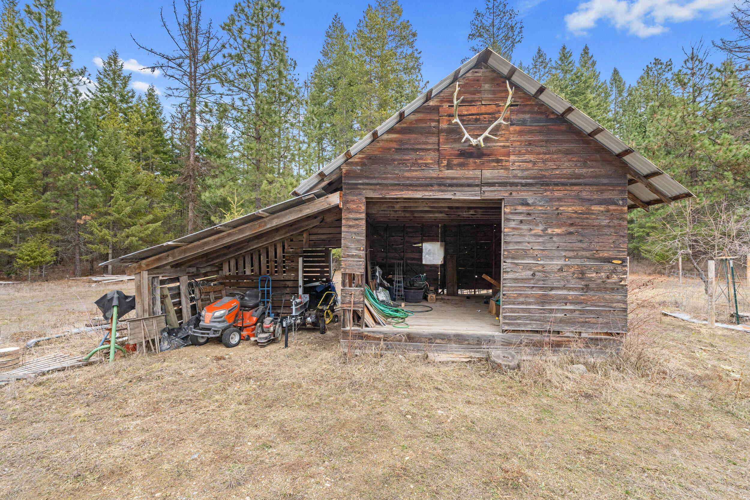 
                        Property photograph at
                        2852 HORSESHOE LAKE RD
                      