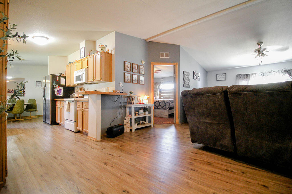 
                        Property photograph at
                        686 OLD ARDEN #38 HWY
                      