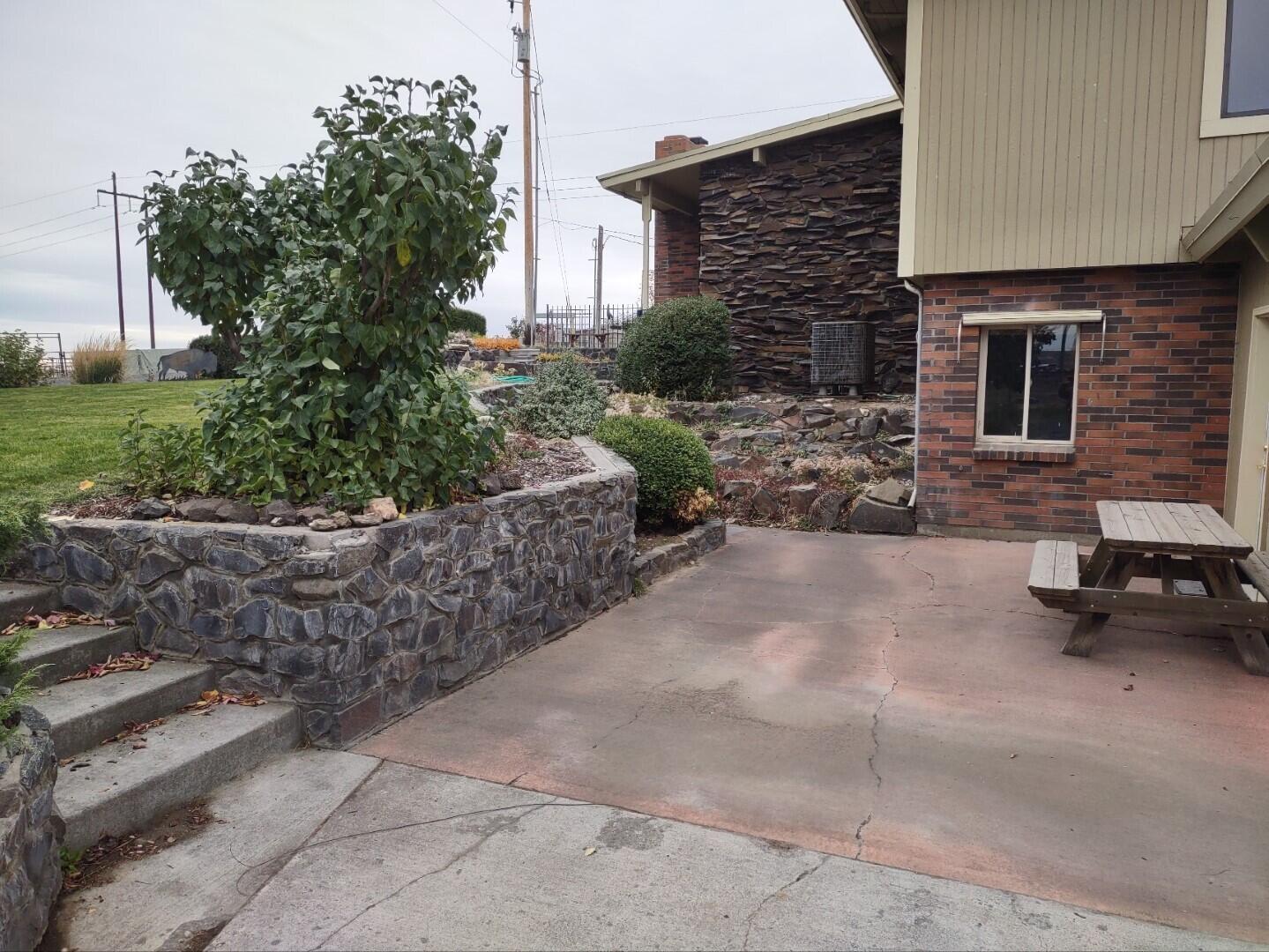 
                        Property photograph at
                        2175 W MCMANAMON RD
                      