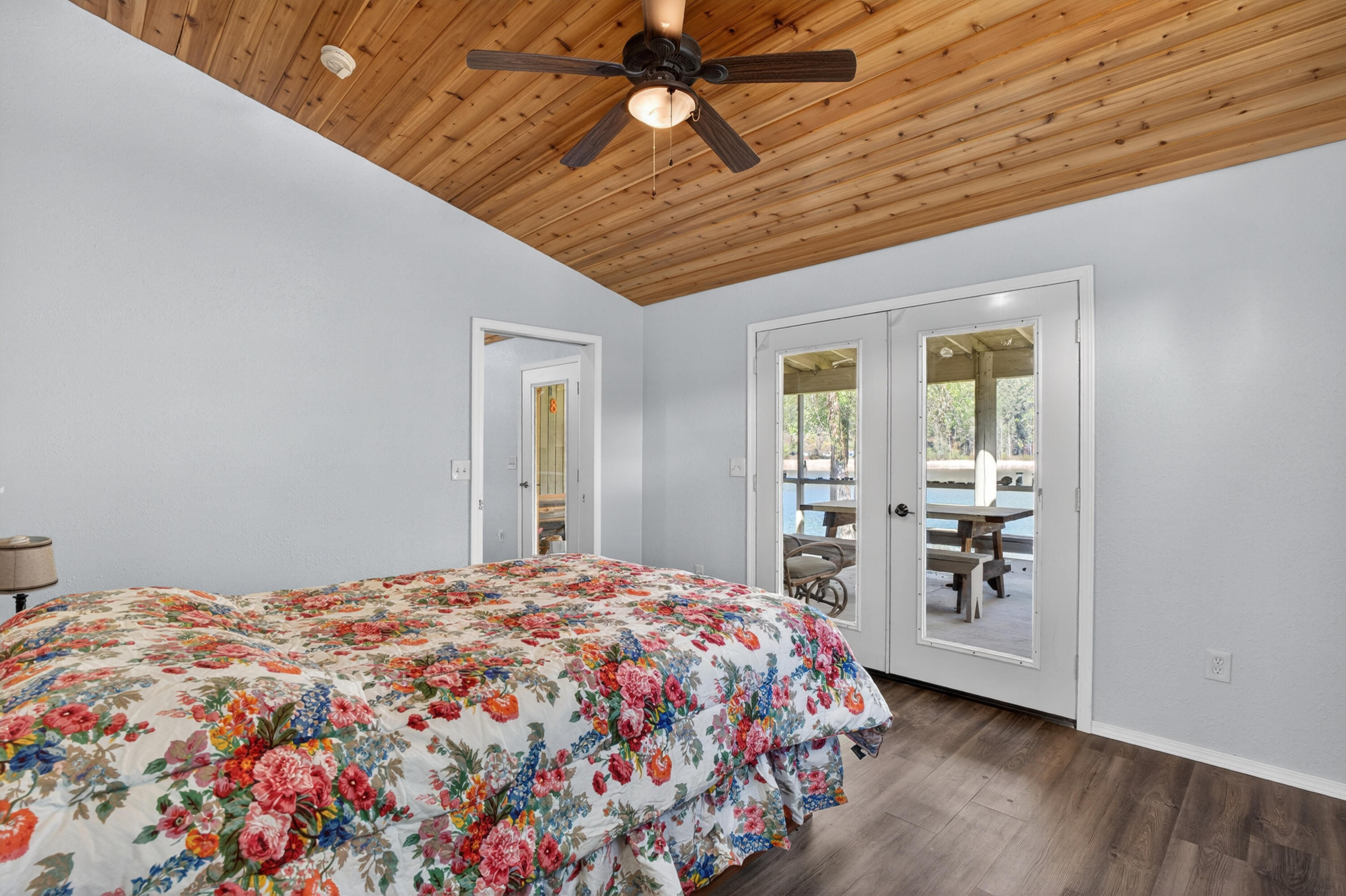 
                        Property photograph at
                        927 MISSION LAKE RD
                      