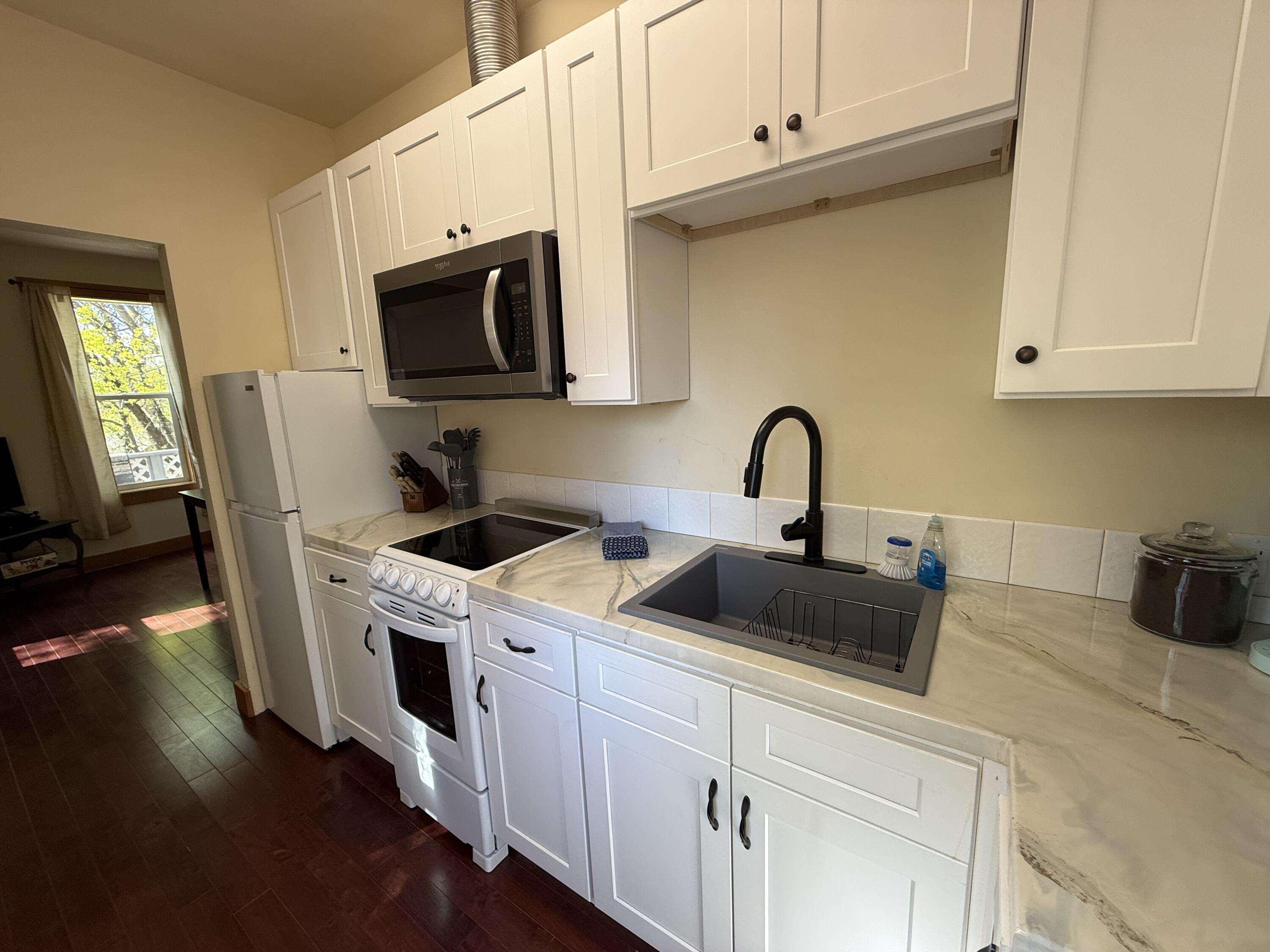 
                        Property photograph at
                        640 N ELM ST
                      