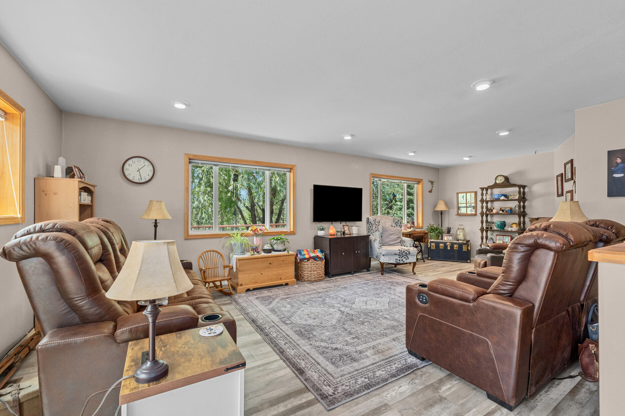 
                        Property photograph at
                        762 MAHONEY RD
                      