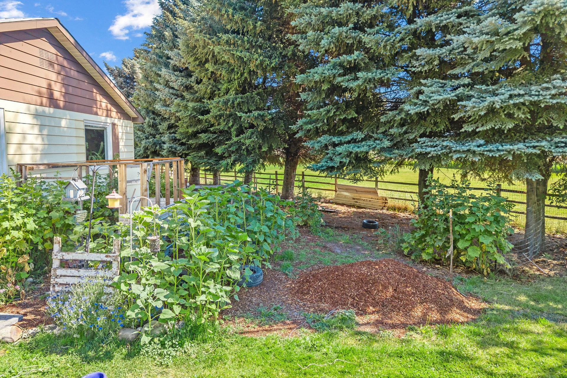
                        Property photograph at
                        511 VALLEY WESTSIDE RD
                      