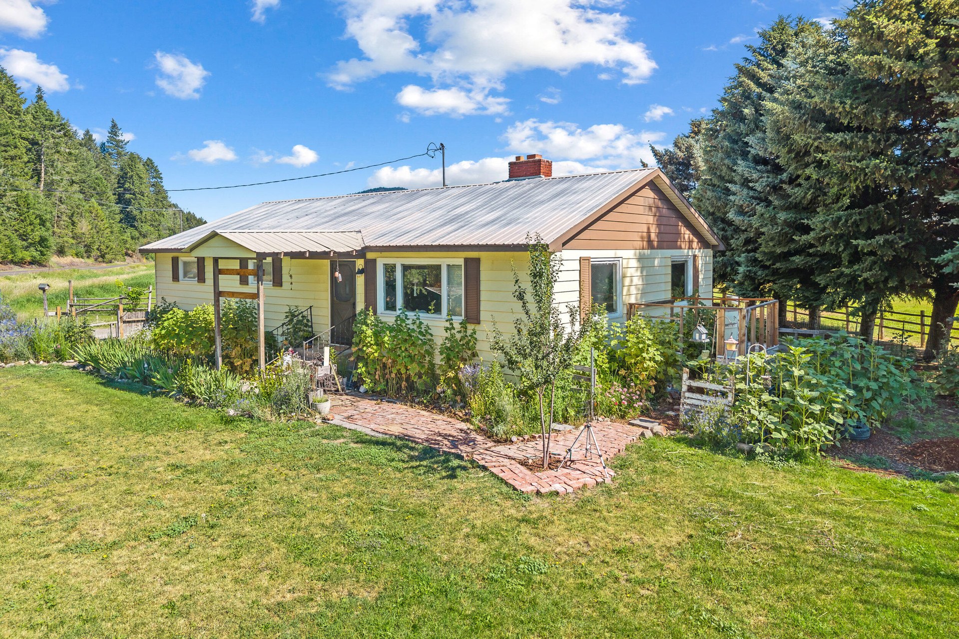 
                        Property photograph at
                        511 VALLEY WESTSIDE RD
                      
