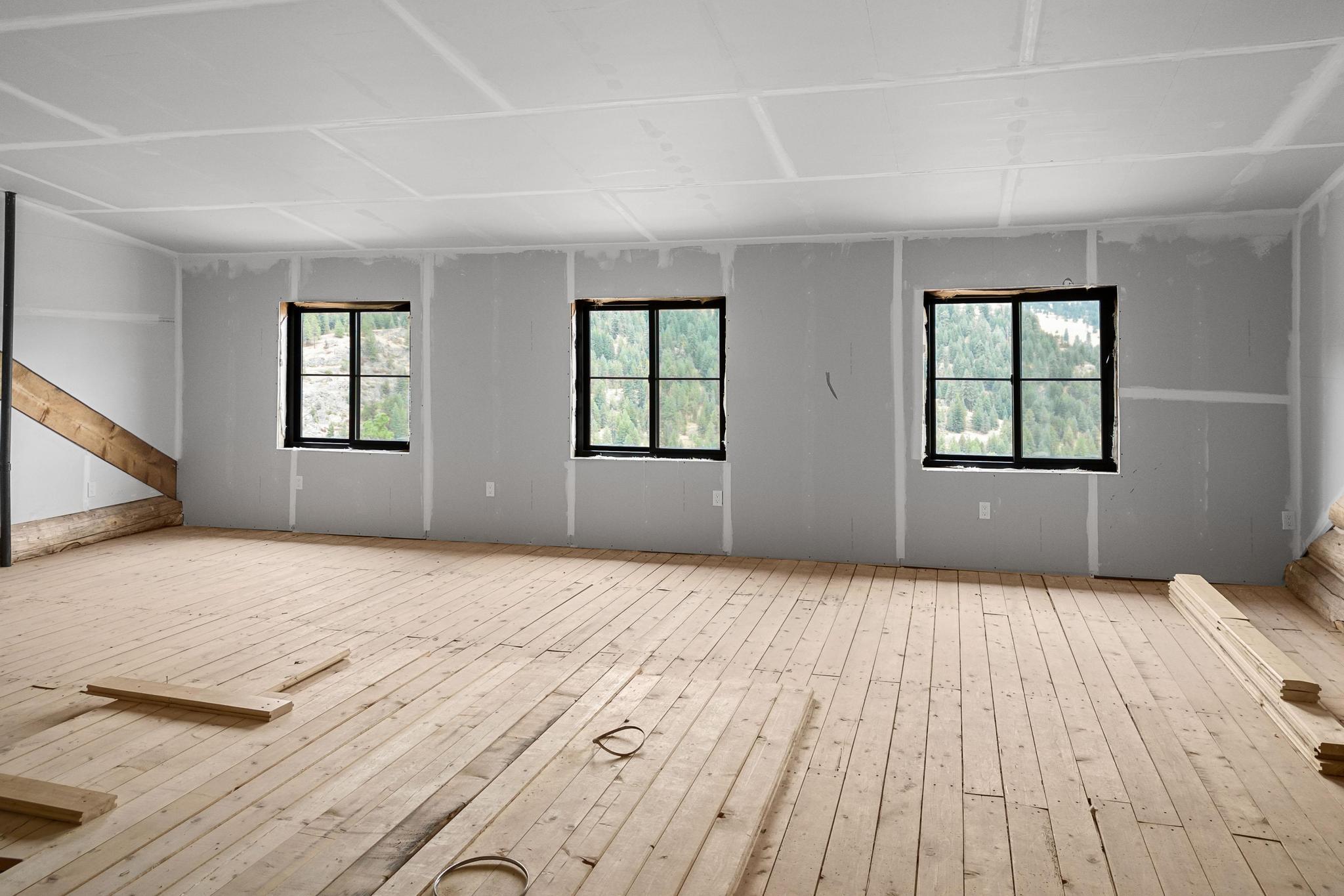 
                        Property photograph at
                        112 SUGARLOAF RD
                      