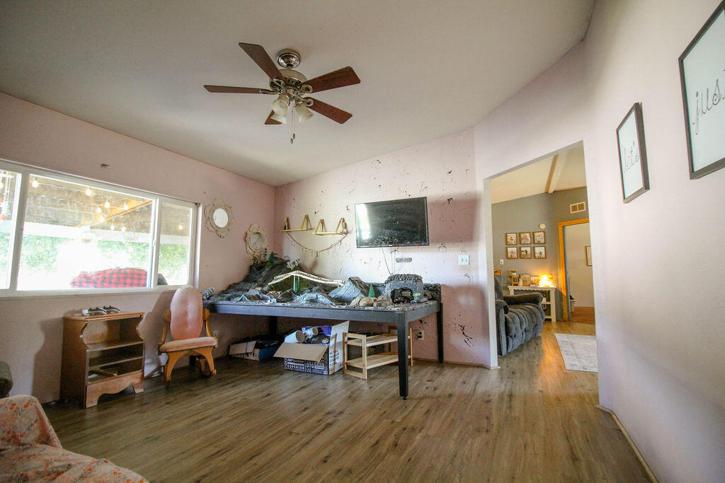 
                        Property photograph at
                        686 OLD ARDEN #38 HWY
                      