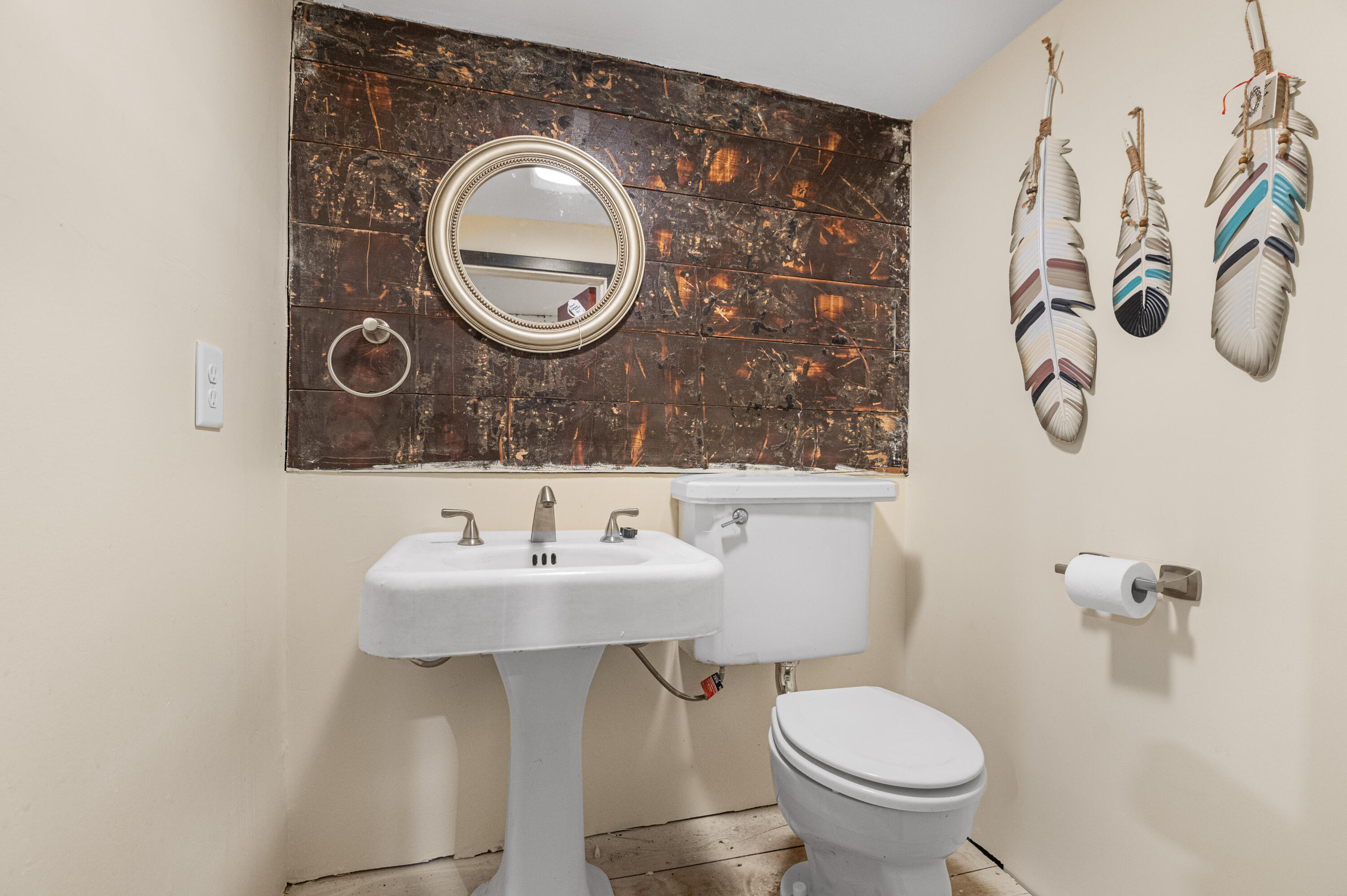 
                        Property photograph at
                        640 N ELM ST
                      