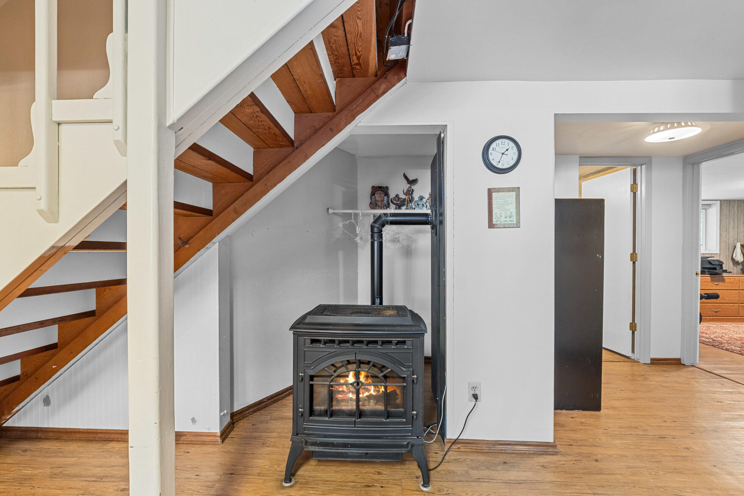 
                        Property photograph at
                        762 MAHONEY RD
                      