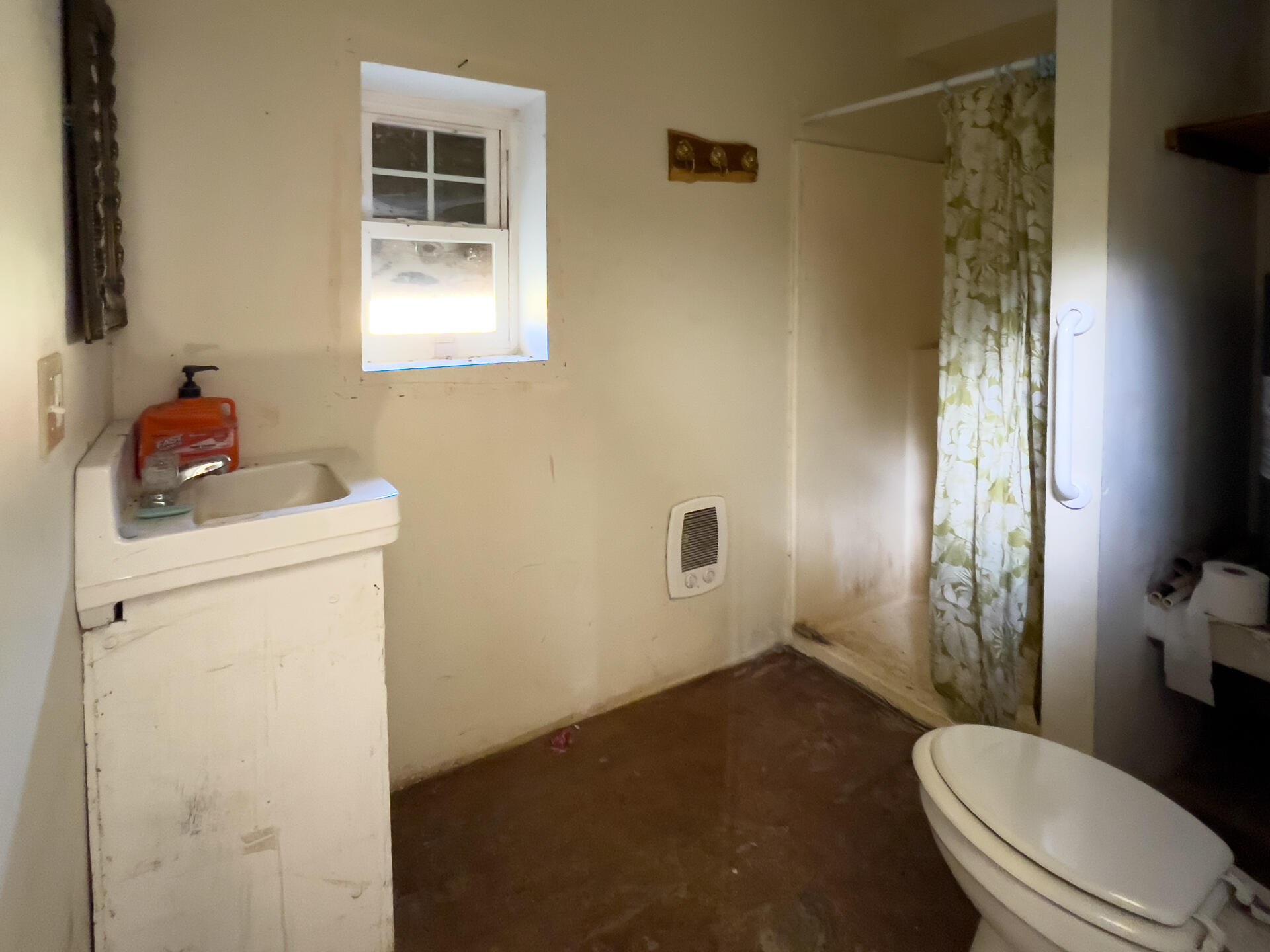 
                        Property photograph at
                        1949-B SCOTT RD
                      