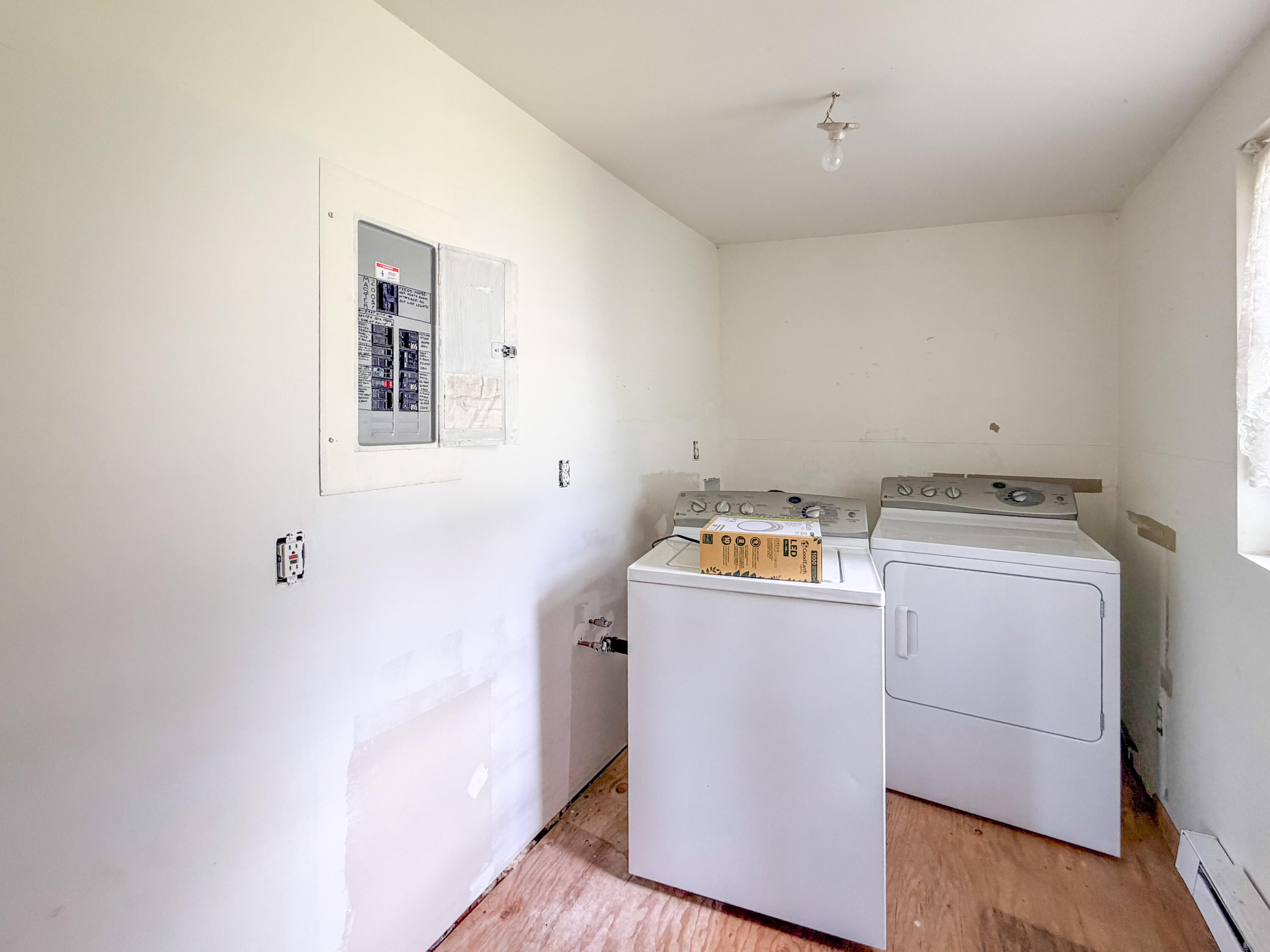 
                        Property photograph at
                        3154 HEATHER LANE
                      